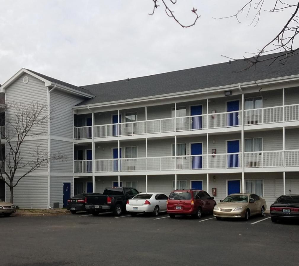 Intown Suites Extended Stay Louisville Ky - Airport Exterior foto